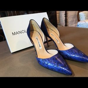Manolo Blahnik electric blue pointed toe pumps